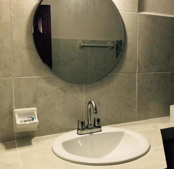 הוסטל Hostal Kin Beh