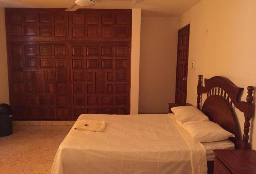 הוסטל Hostal Kin Beh