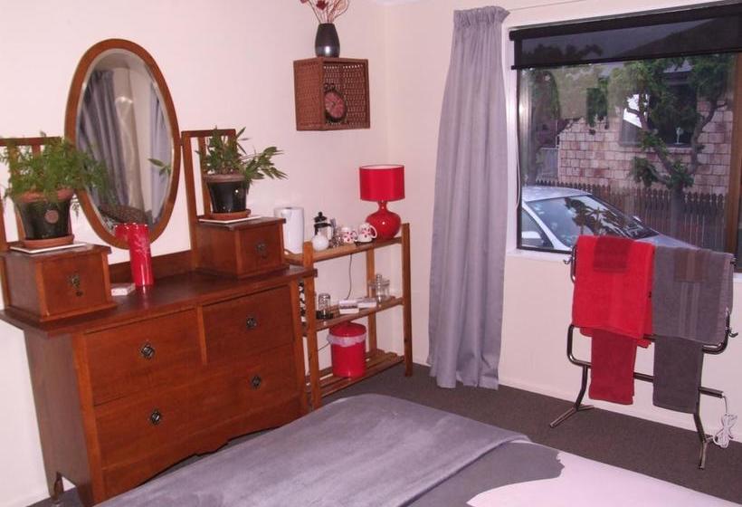 تختخواب و صبحانه Annie's Bnb At 7c