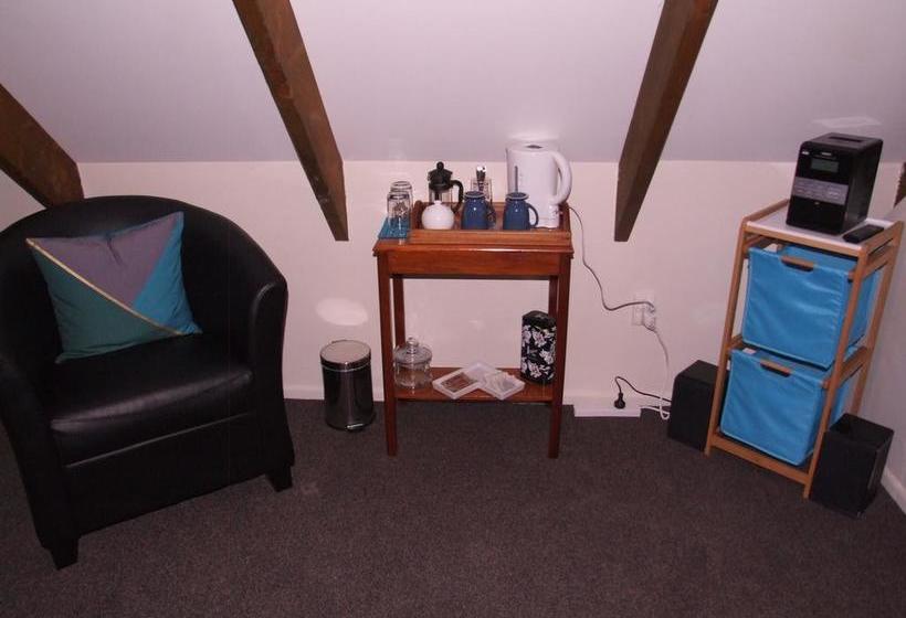 تختخواب و صبحانه Annie's Bnb At 7c