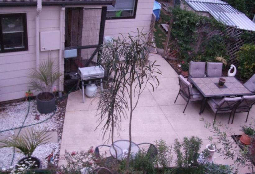 تختخواب و صبحانه Annie's Bnb At 7c