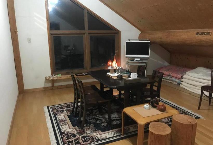 Bed and Breakfast Niseko Trailhead Lodge