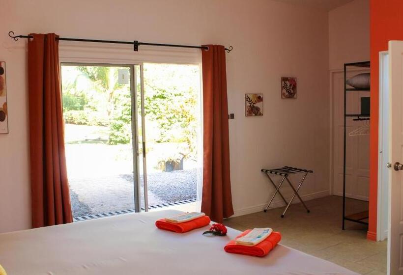 تختخواب و صبحانه Tee K Lodge Tamarindo