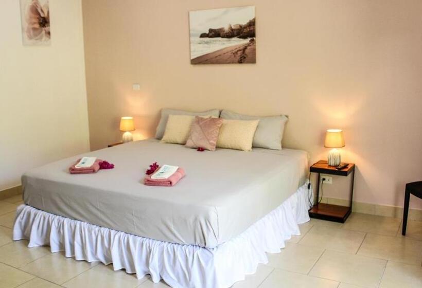 تختخواب و صبحانه Tee K Lodge Tamarindo