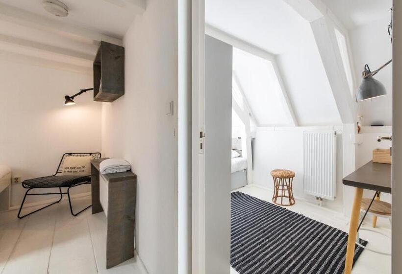 צימר Two Bedroom Apartment In A Beautiful Canalhouse In City Centre