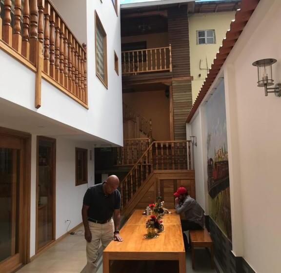 Community Hostel Alausi