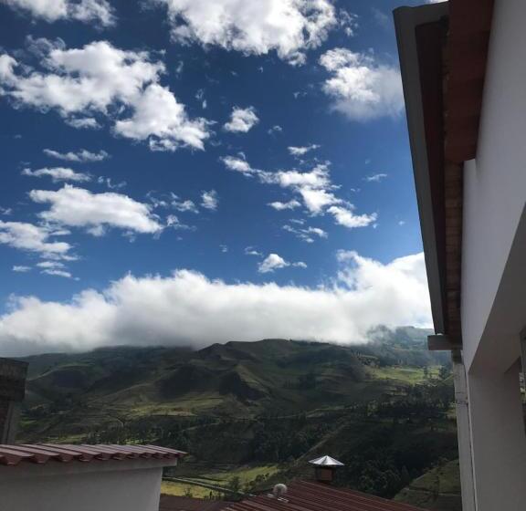 Community Hostel Alausi