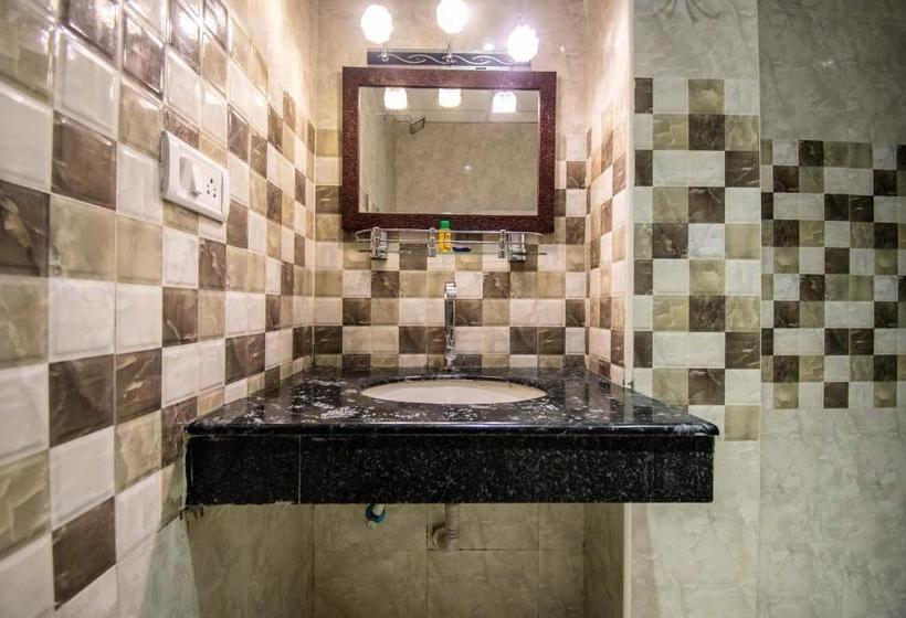 Отель Fab Nk Courtyard