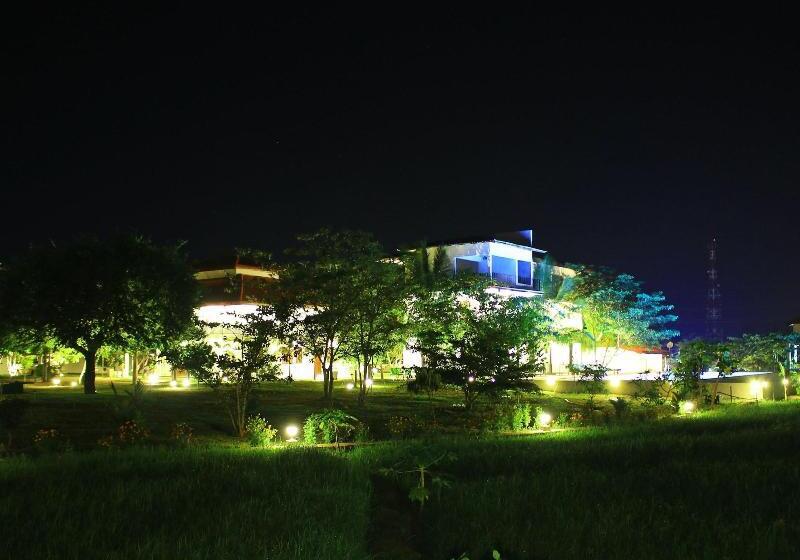 בית מלון כפרי Freedom Village