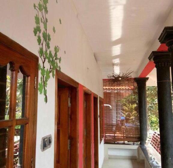 هتل Gone Coastal Homestay