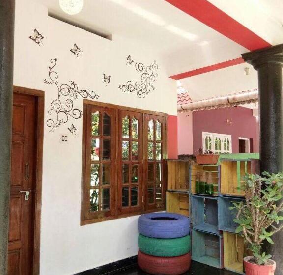 هتل Gone Coastal Homestay