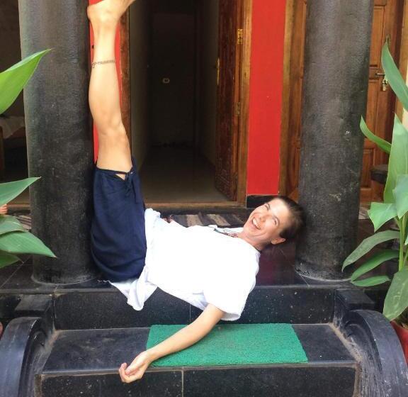 هتل Gone Coastal Homestay