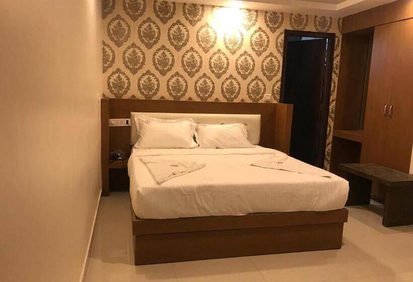 Отель Grand Suites