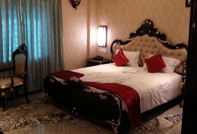 Отель Fab Nk Courtyard