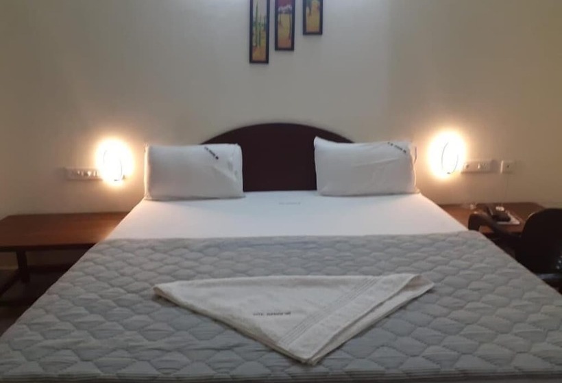 Отель Paradise Inn