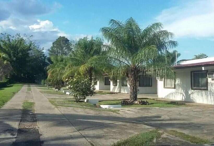 בית מלון כפרי Plaza