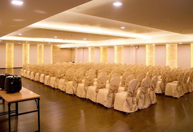 Отель Raahat Inn