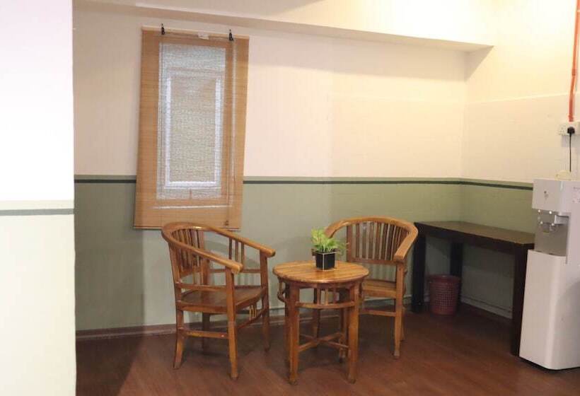 בית מלון כפרי Room V At Kluang Parade