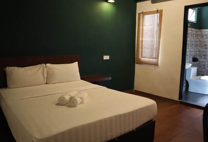 בית מלון כפרי Room V At Kluang Parade