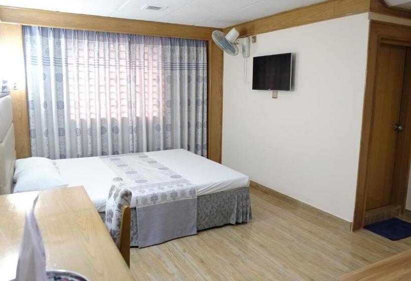 هتل Saint Martin Ltd