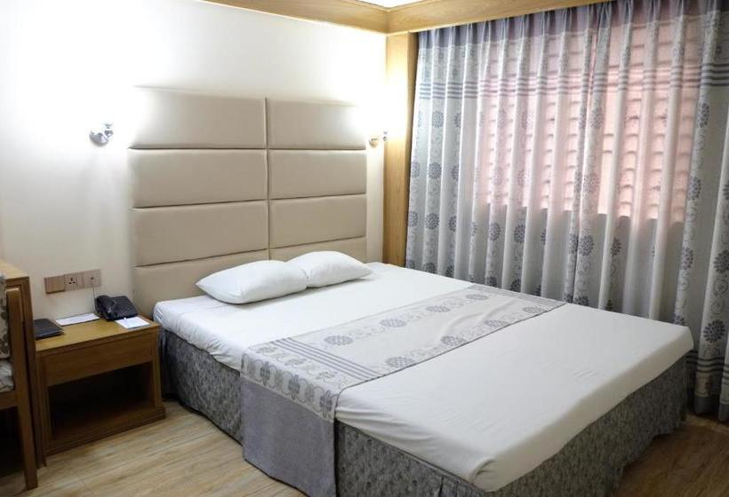 هتل Saint Martin Ltd