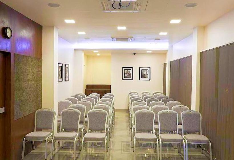 בית מלון כפרי Skylark Business