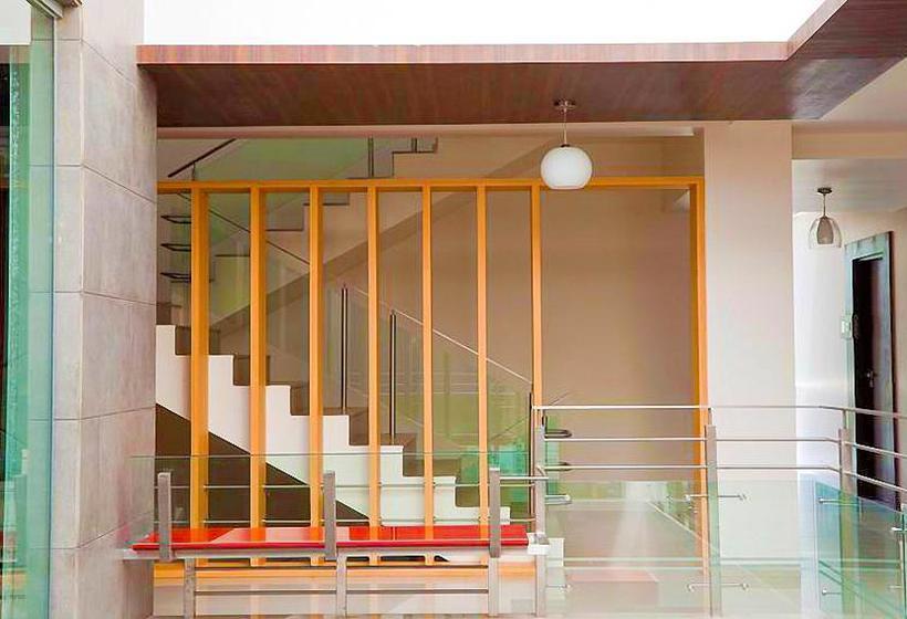 בית מלון כפרי Skylark Business