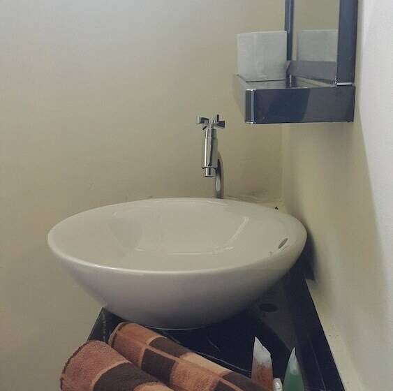 ホテル The Chapter Suites &