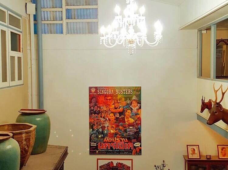 בית מלון כפרי The Roo Classic Hometel