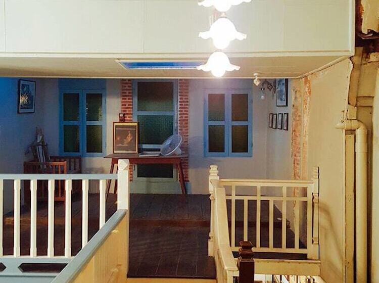 בית מלון כפרי The Roo Classic Hometel