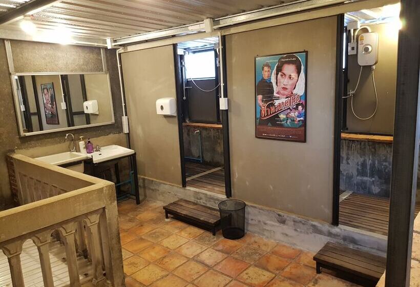 בית מלון כפרי The Roo Classic Hometel