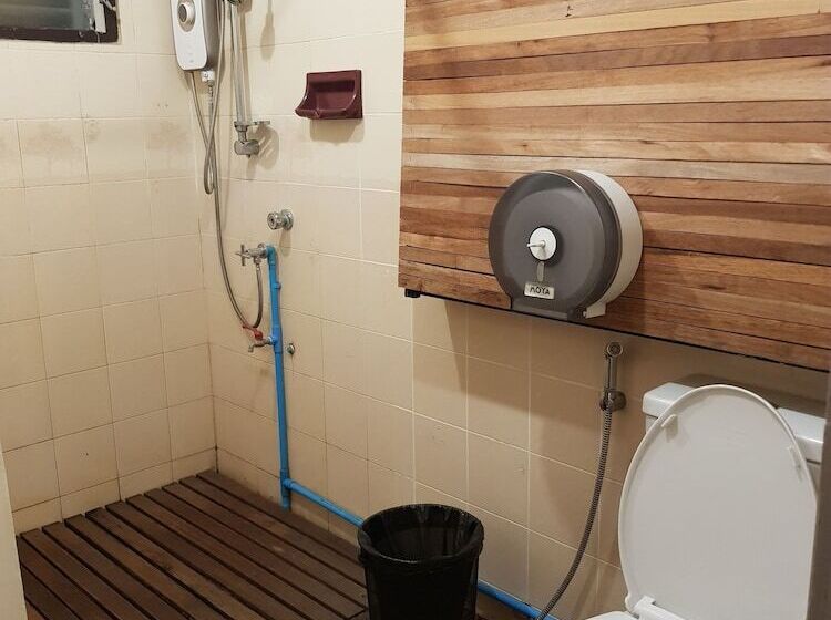 בית מלון כפרי The Roo Classic Hometel