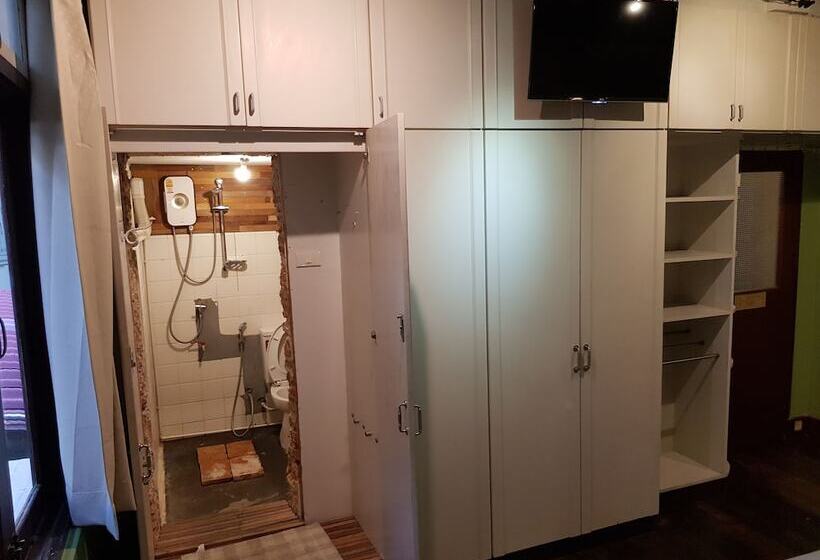 בית מלון כפרי The Roo Classic Hometel