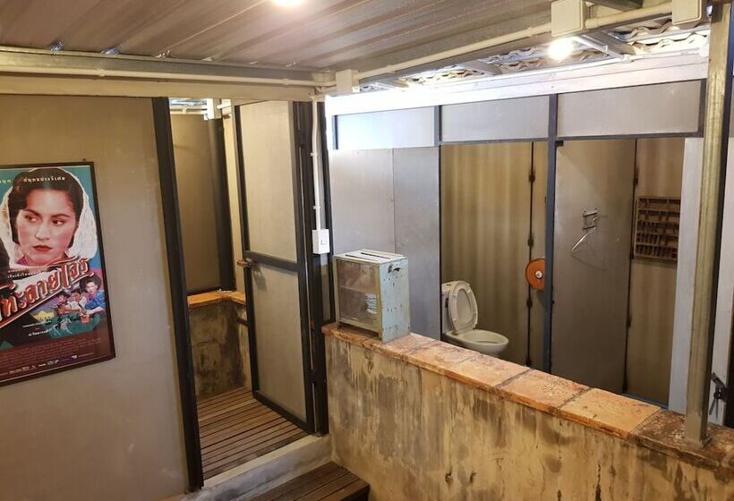 בית מלון כפרי The Roo Classic Hometel