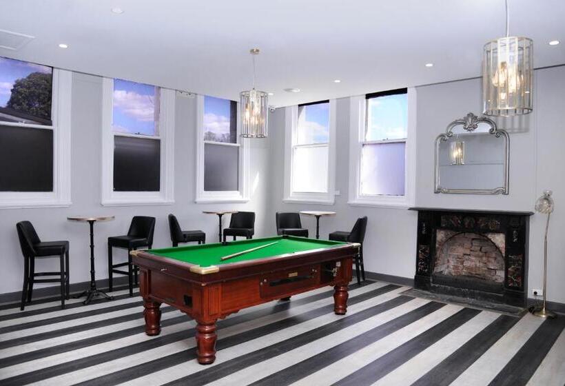 בית מלון כפרי The Stirling Arms