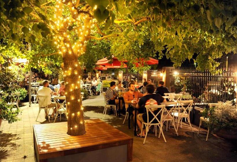 בית מלון כפרי The Stirling Arms