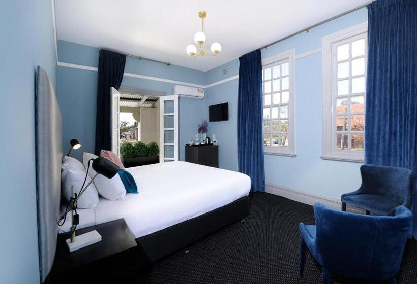 هتل The Stirling Arms