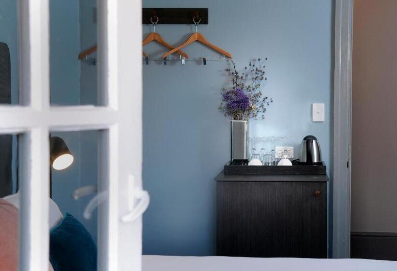 هتل The Stirling Arms