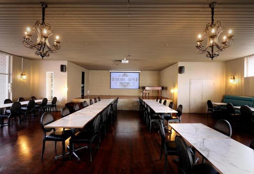 هتل The Stirling Arms