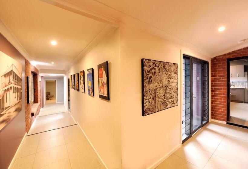 هتل The Stirling Arms