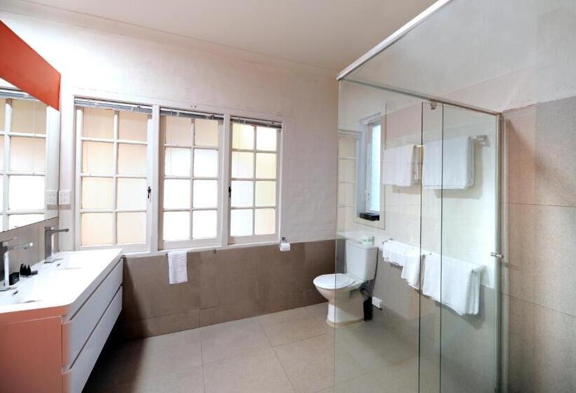 هتل The Stirling Arms