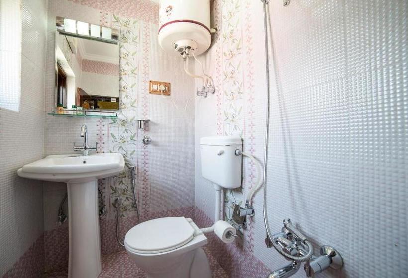 Oyo 5395 Maple Inn Resort