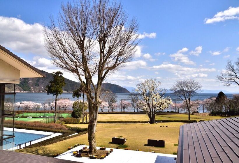 منتجع L Hotel Du Lac