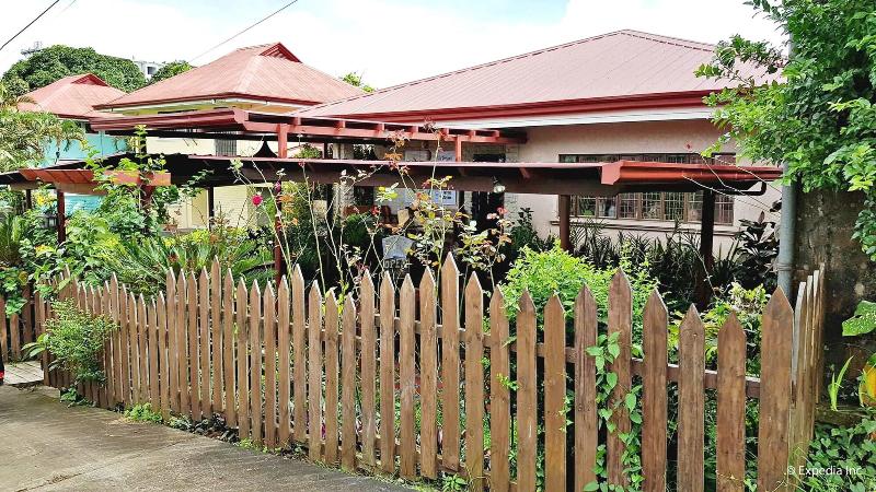 Royal Thee Bed & Breakfast