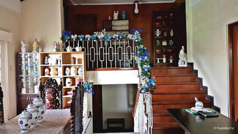 Royal Thee Bed & Breakfast