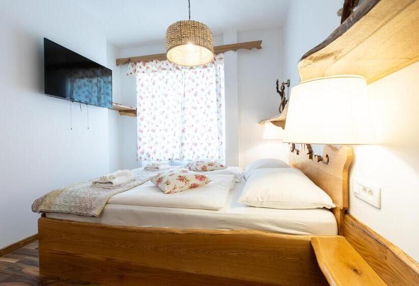 هاستل Central Bled House