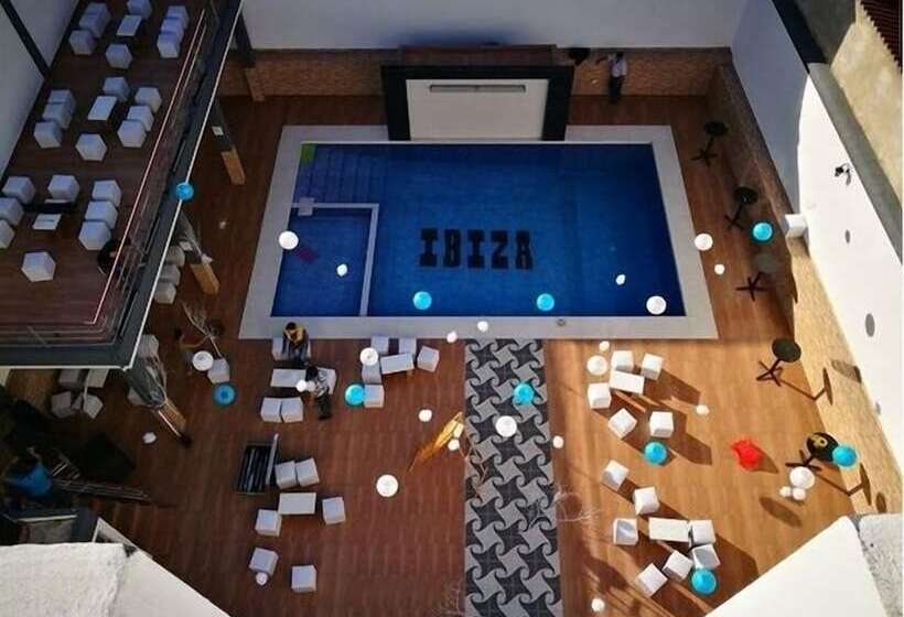 هاستل Hostal Ibiza