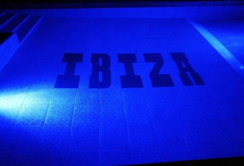 هاستل Hostal Ibiza