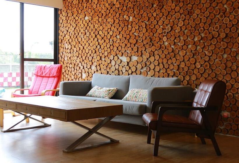 تختخواب و صبحانه Dou House