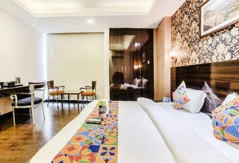 Fabhotel Galaxy Patel Nagar